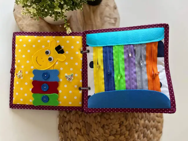 Książeczka sensoryczna personalizowana – rozwój dziecka przez zabawę