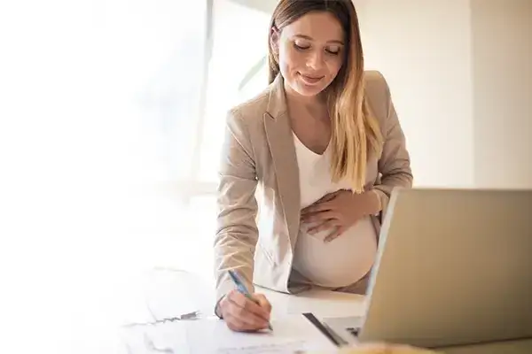 Jak powiedzieć pracodawcy o ciąży i L4, aby uniknąć problemów?