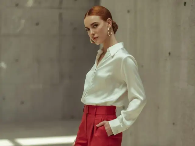 Jaka bluzka do czerwonych spodni? Kompletny przewodnik stylisty