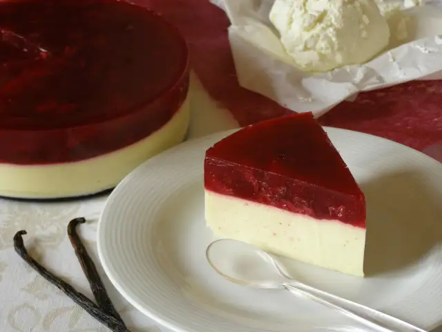 Ile kcal ma sernik na zimno z galaretką? Zaskakujące wartości kaloryczne!