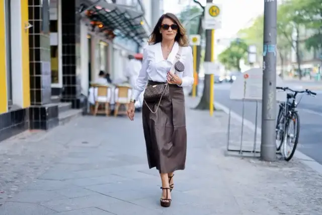 Co ubrać do skórzanej spódnicy, aby zawsze wyglądać stylowo?