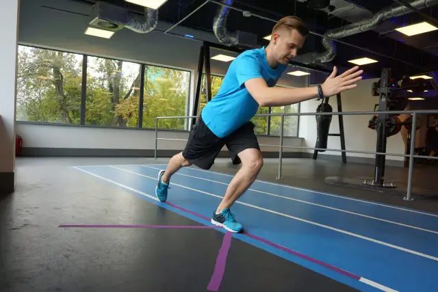 Rehabilitacja stawu skokowego: Ile trwa? Pełny poradnik Nikodema Cieślaka