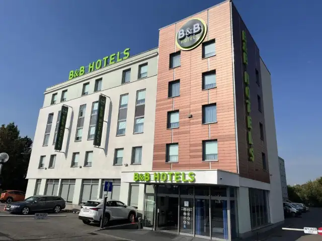 B&B hotel: Tradycja czy sieć? Kluczowe różnice i wybór noclegu