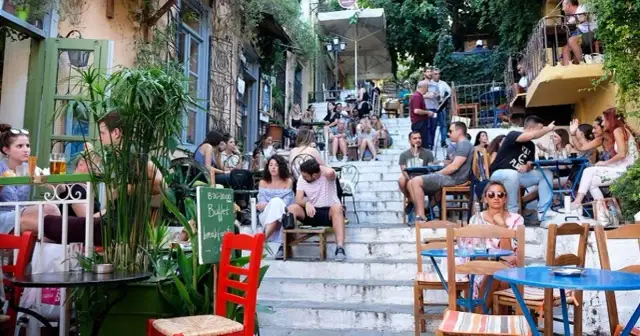 Gdzie zjeść w Atenach? Tanie i smaczne miejsca na lokalne jedzenie