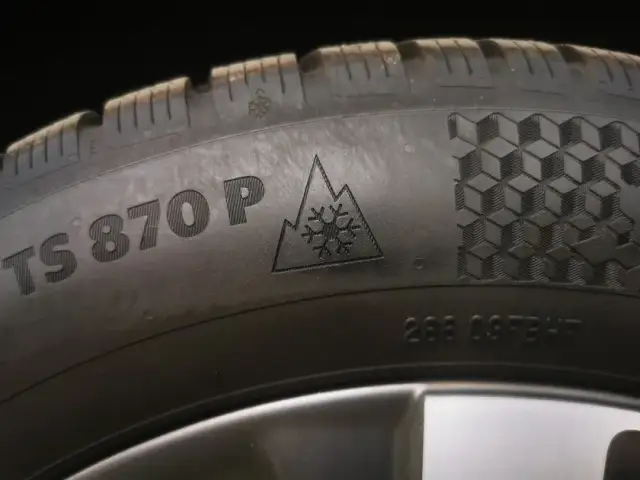 ZR na oponie: Dekodujemy symbol szybkich aut. Czy go potrzebujesz?