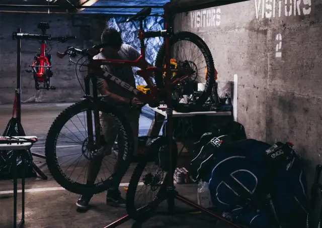 Jak ściągnąć pedały z roweru? Prosty sposób bez ryzyka uszkodzenia!