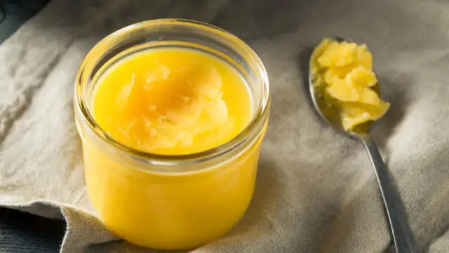 Masło klarowane (Ghee): Zdrowe czy nie? Fakty, zalety i wady