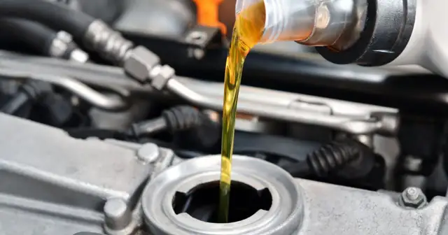 Jak dobrać olej do silnika: 5 kluczowych zasad dla kierowców