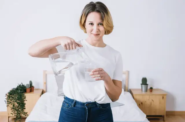 Czy woda tuczy? Prawda o nawodnieniu i odchudzaniu