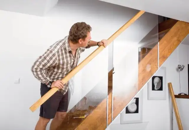 Jak zamontować balustradę drewnianą na schodach - uniknij błędów w instalacji