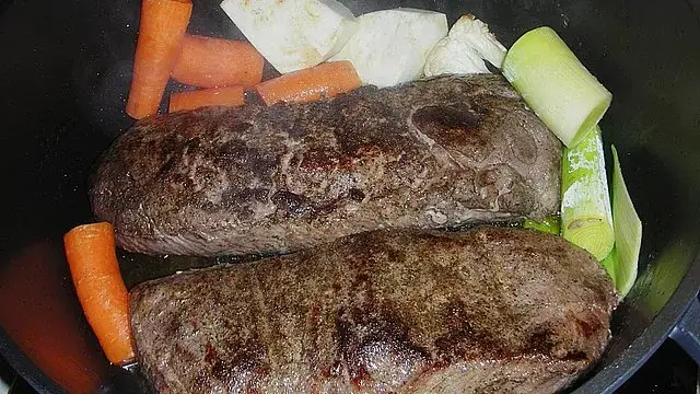 Leckeres Rezept für Wildschweinkeule: Einfache Zubereitungstipps