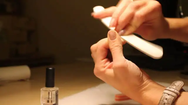 Jak usunąć manicure żelowy w domu bez uszkodzenia paznokci
