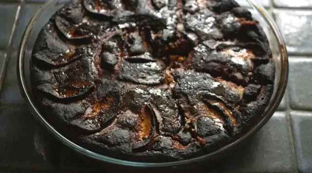 Zapach spalenizny z piekarnika? Szybko uratuj ciasto!