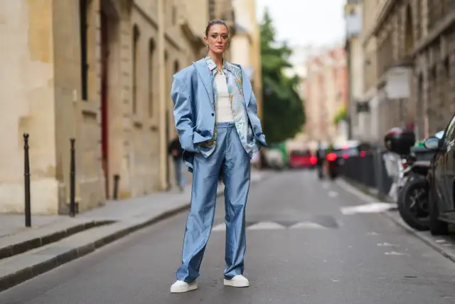 Jaką bluzkę do garnituru damskiego wybrać na różne okazje?