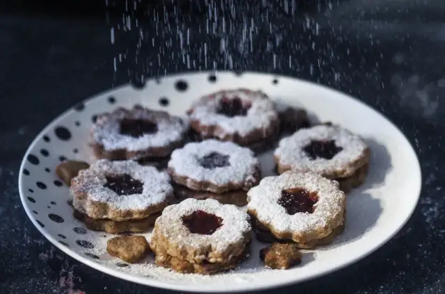 Resztki ciasta kruchego? Zero waste: pyszne pomysły na słodko i słono!