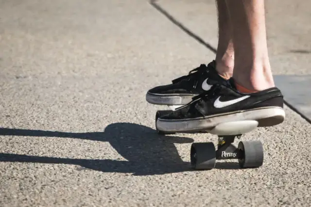Jak wybrać najlepsze buty na deskę? Porady i rekomendacje dla skateboarderów