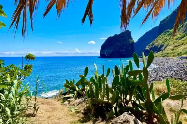 Ile trwa lot na Maderę z Wrocławia? Czas podróży z przesiadkami