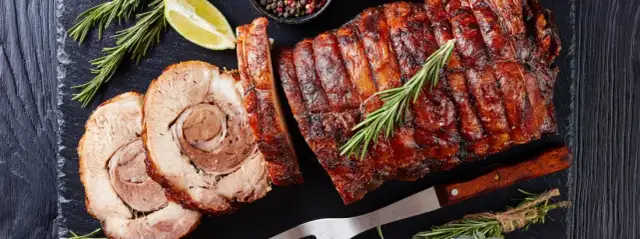 Jak upiec mięso w piekarniku, aby było soczyste i pełne smaku