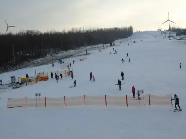 Góra Kamieńsk atrakcje – odkryj zimowe i letnie możliwości wypoczynku