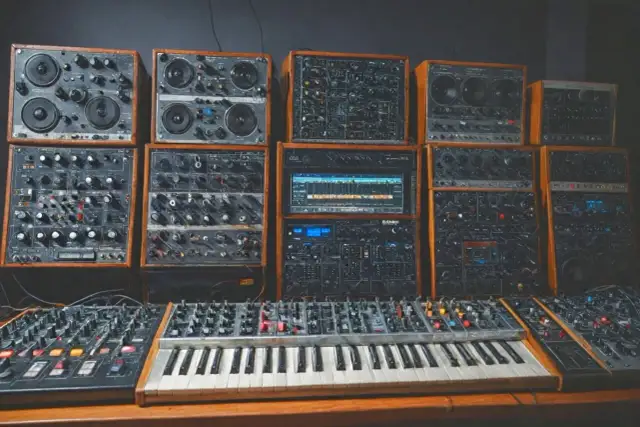 Muzyka konkretna i elektroniczna: Zrozum ich wpływ na współczesność