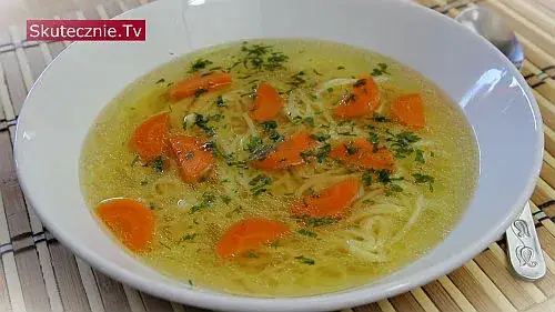 Idealny rosół z kurczaka: Przepis babci na klarowny i esencjonalny