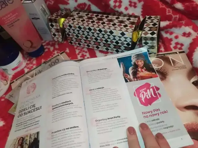 Ile zarabia konsultantka Avon? Pełny przewodnik po zyskach