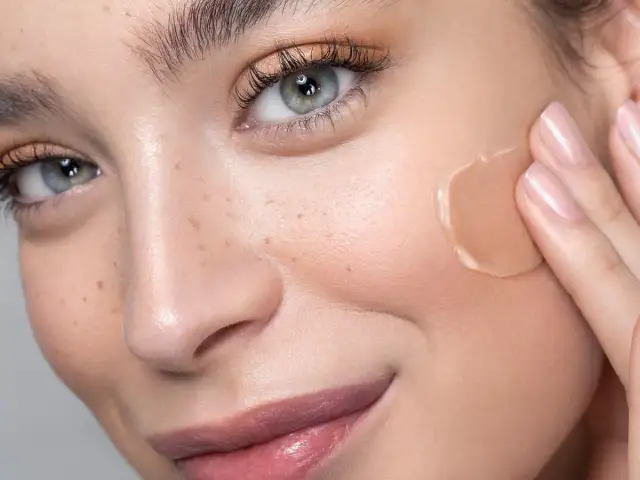 Idealny krem BB: Jak wybrać? Przewodnik po typach cery i składnikach