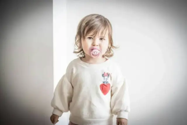 Kiedy dać dziecku smoczek, aby uniknąć problemów z karmieniem?