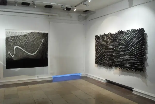 Kto tworzy tkaniny ścienne? Od rzemiosła po luksus przewodnik