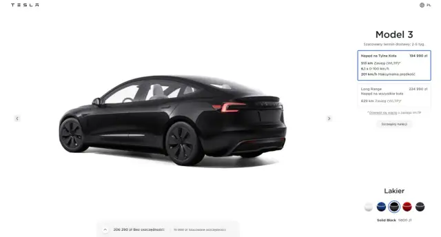 Czarna Tesla Model 3 widziana z tyłu i z boku.