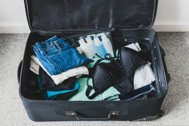 Ile płynów w bagażu podręcznym? Poznaj ważne zasady i ograniczenia