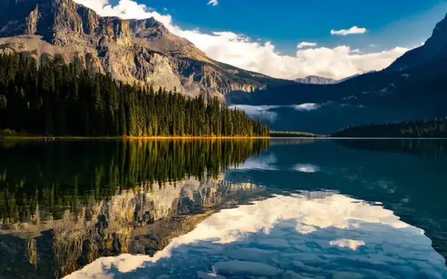 Kanadyjskie jeziora: Górne, Huron i dzikie giganty północy odkryj je!