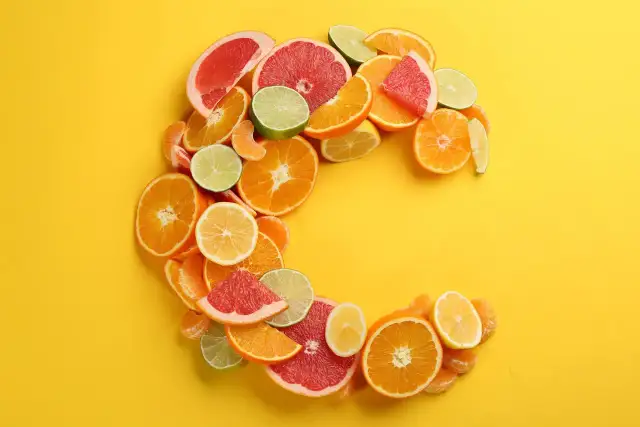 Witamina C: Z czym jej nie łączyć? Uniknij ryzyka suplementacji!