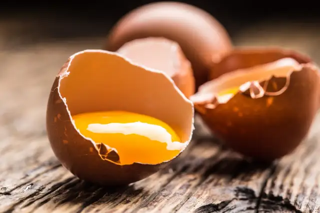 Co ma najwięcej cholesterolu? Poznaj listę i zadbaj o serce