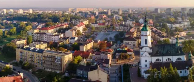 Gdzie jest Ostrowiec Świętokrzyski? Odkryj jego lokalizację i okolice