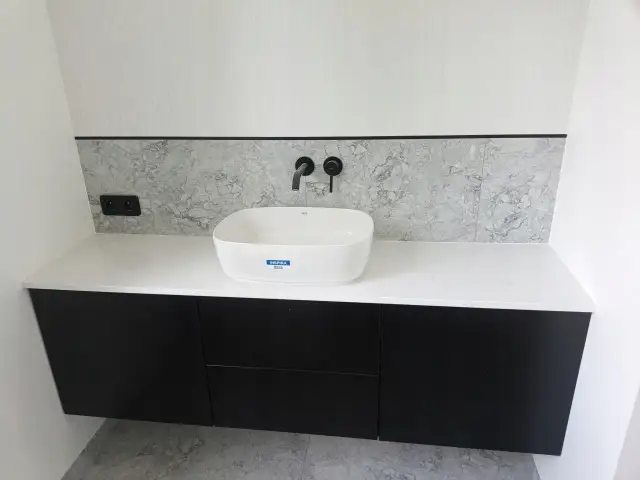 Ceny blatów z konglomeratu granitowego - co musisz wiedzieć?