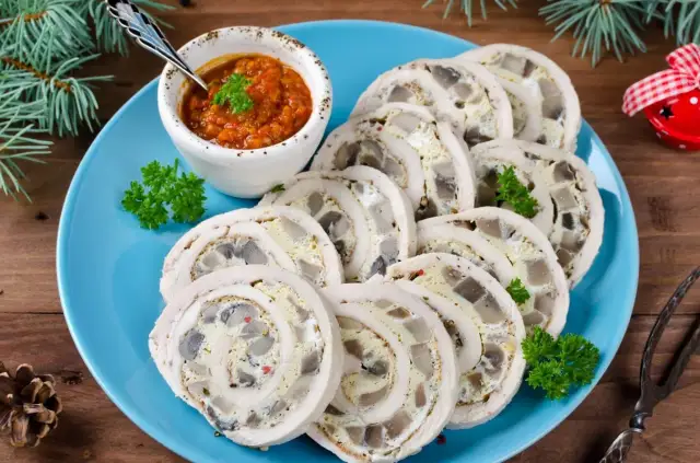 Rolada drobiowa z warzywami - łatwy przepis na pyszne danie