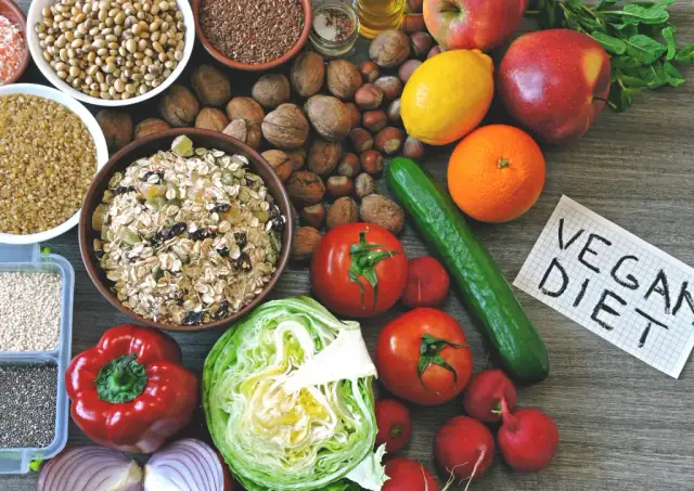 Dieta wegańska co to - poznaj jej zasady, korzyści i pułapki