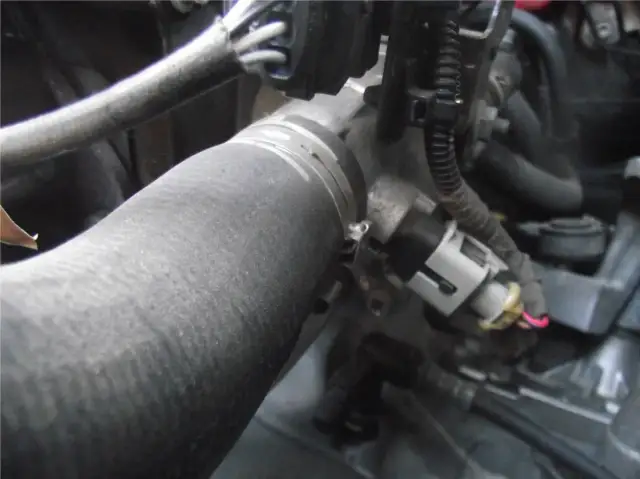 Jakie powinny być węże od chłodnicy, aby uniknąć problemów z silnikiem