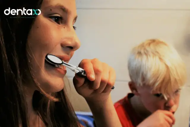 Szczoteczka soniczna dla dzieci: Kiedy zacząć? Bezpieczny uśmiech