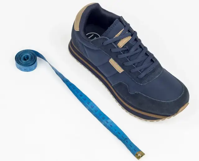 Jak przeliczyć 42.5 ile to cm? Odkryj właściwe wartości i rozmiary