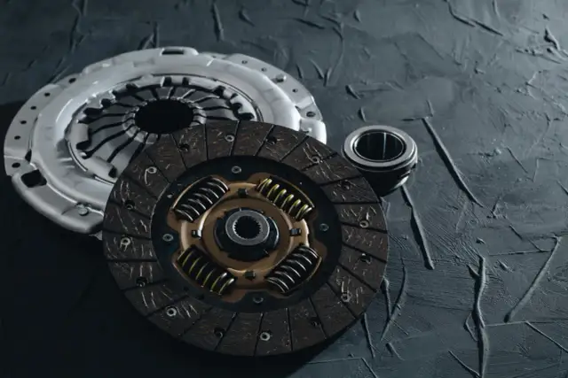 Ile wytrzymuje sprzęgło? Odkryj, co wpływa na jego trwałość