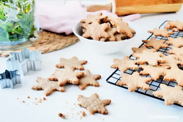 Ciastka korzenne jak ze sklepu – przepis na idealne wypieki w domu