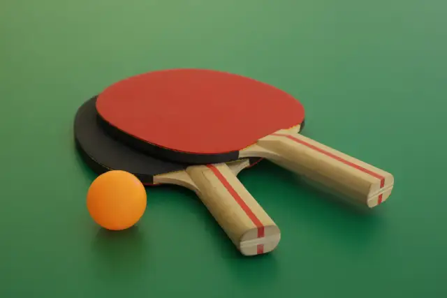 Jak czyścić rakietkę do tenisa stołowego, aby przedłużyć jej żywotność