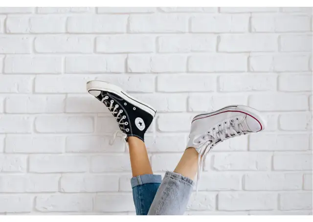 Czy białe buty są modne? Odkryj ich stylowe możliwości i trendy