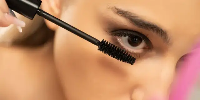 Delikatny makijaż krok po kroku: Odkryj naturalne piękno bez maski