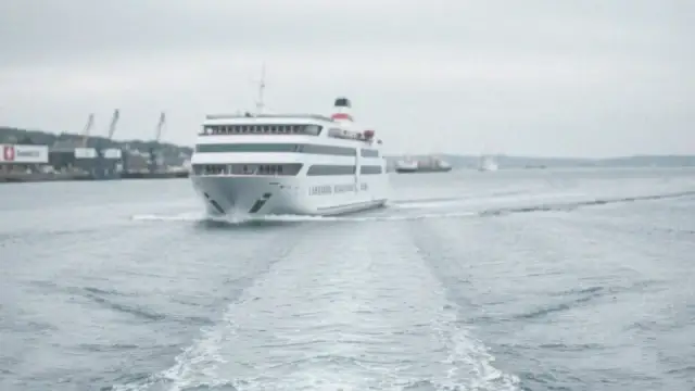 Ile płynie prom ze Świnoujścia do Ystad? Czas i ważne informacje