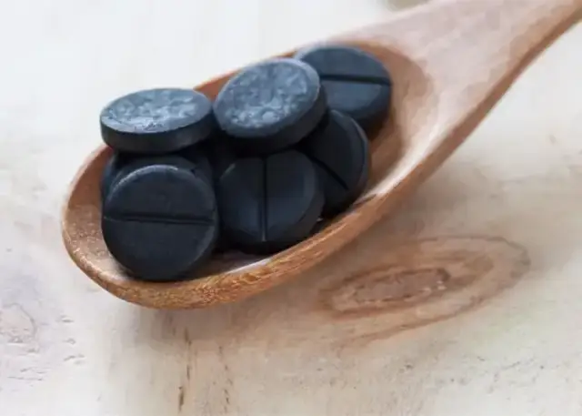 Skuteczne sposoby na rozwolnienie i ból brzucha, które pomogą