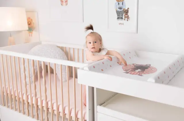 Jak zamontować przewijak na łóżeczko, aby zapewnić bezpieczeństwo dziecku