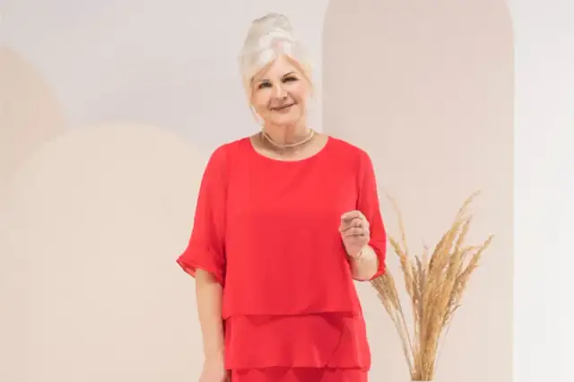 Jakie są nazwy bluzek z falbanką na dole? Odkryj modne fasony